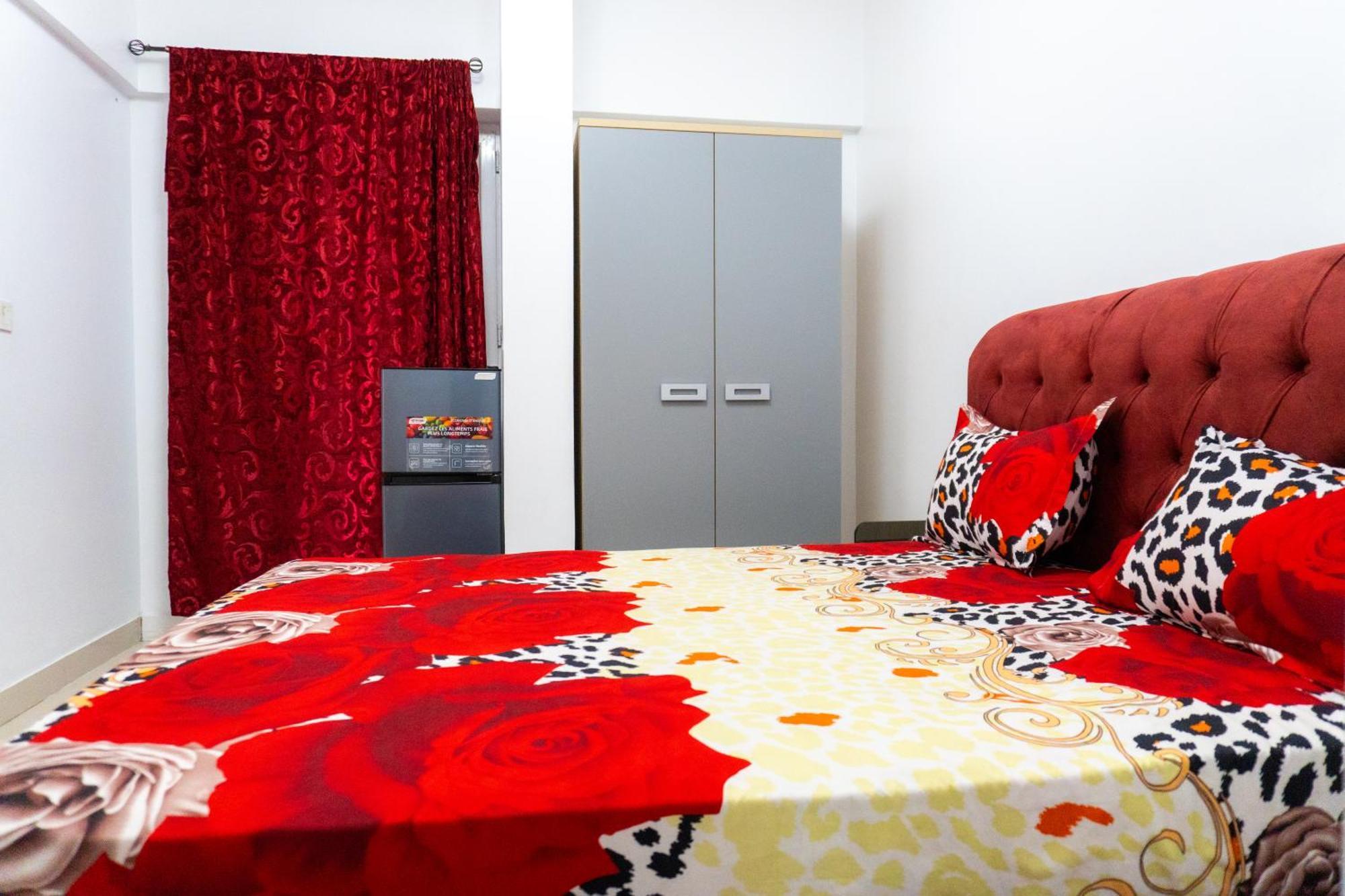 Chambres Meublees Avenue Cheikh Anta Diop Dakar Bagian luar foto