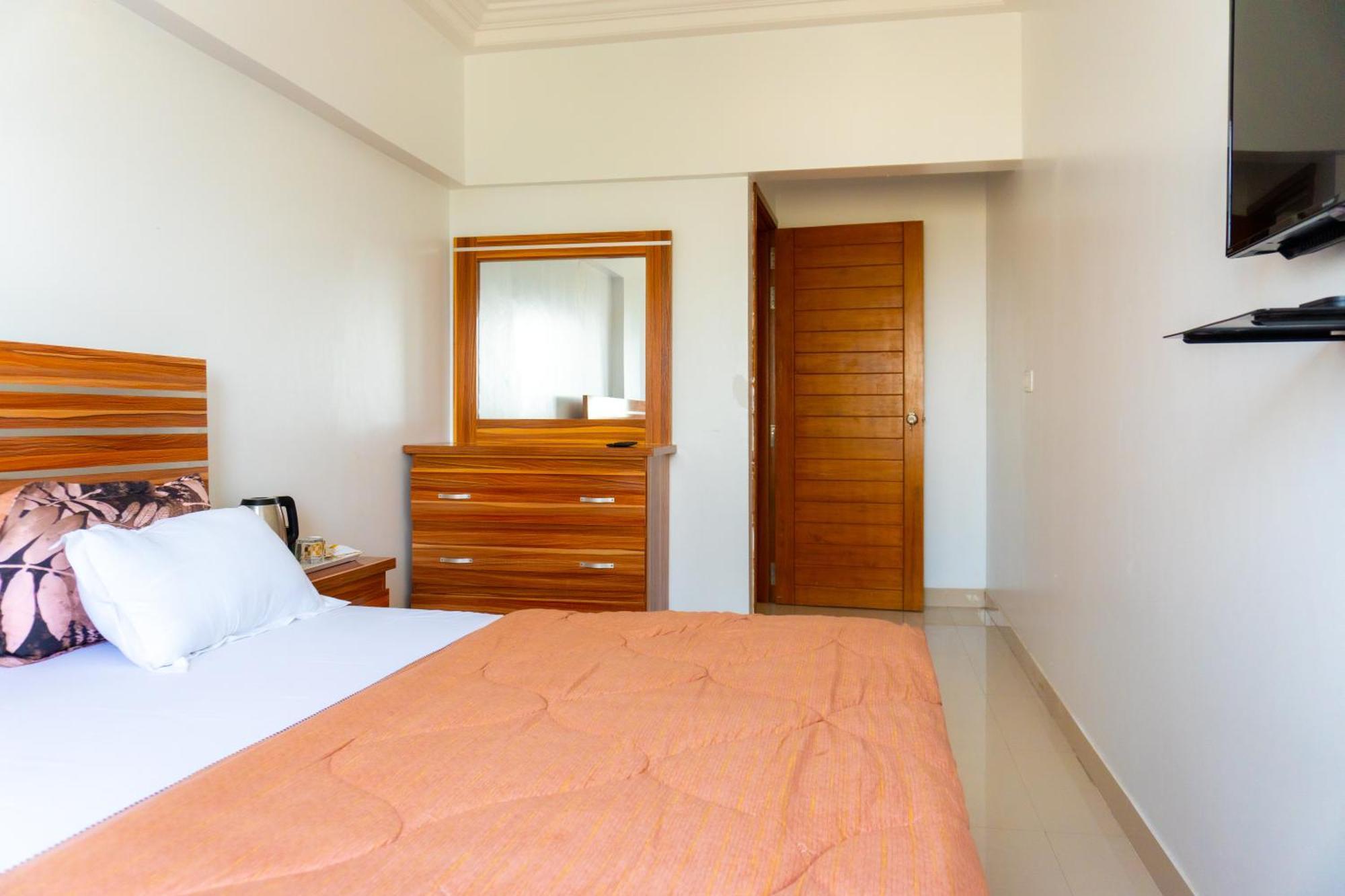 Chambres Meublees Avenue Cheikh Anta Diop Dakar Bagian luar foto