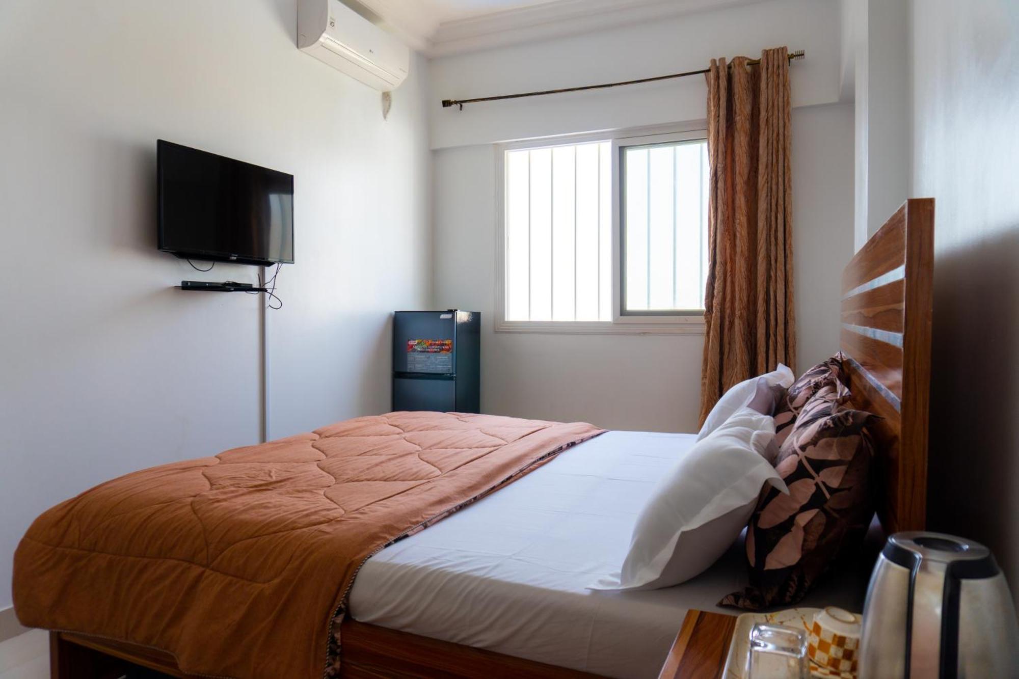 Chambres Meublees Avenue Cheikh Anta Diop Dakar Bagian luar foto